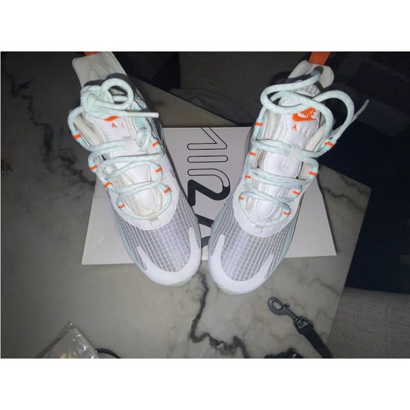 Size 6.5 - Nike Air Max 270 React SE Hyper Crimson White - Picture 1 of 5
